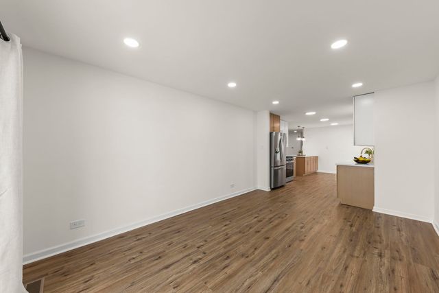 988 Chelsea Lane, Schaumburg, IL 60193