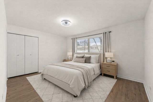 988 Chelsea Lane, Schaumburg, IL 60193