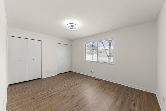 988 Chelsea Lane, Schaumburg, IL 60193