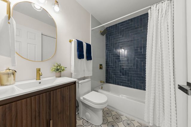 988 Chelsea Lane, Schaumburg, IL 60193