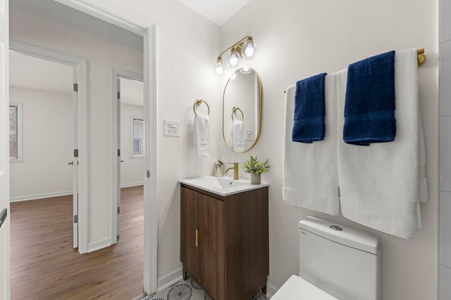 988 Chelsea Lane, Schaumburg, IL 60193