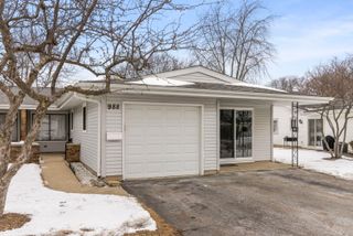 988 Chelsea Lane, Schaumburg, IL 60193