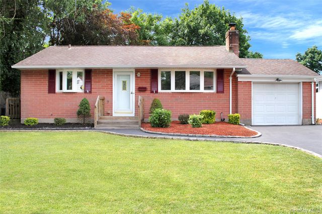 6 Lancaster Place, South Huntington, NY 11746