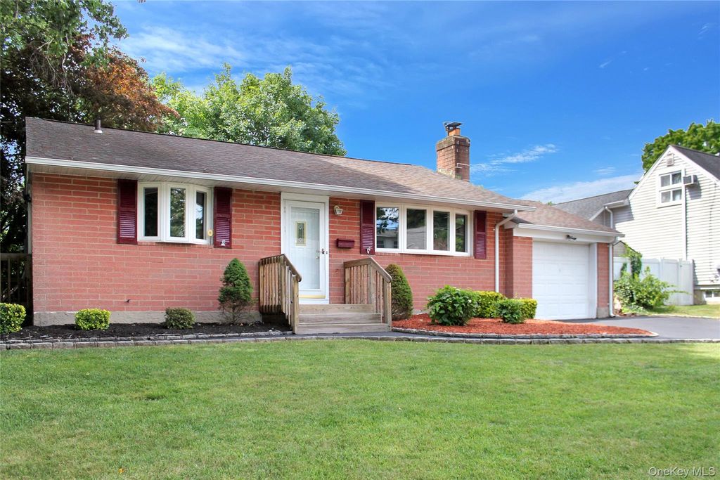 6 Lancaster Place, South Huntington, NY 11746