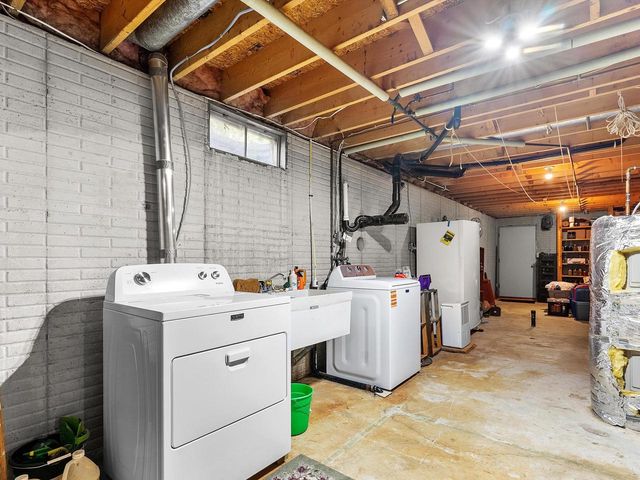 3418 W Twin LANE, Two Rivers, WI 54241