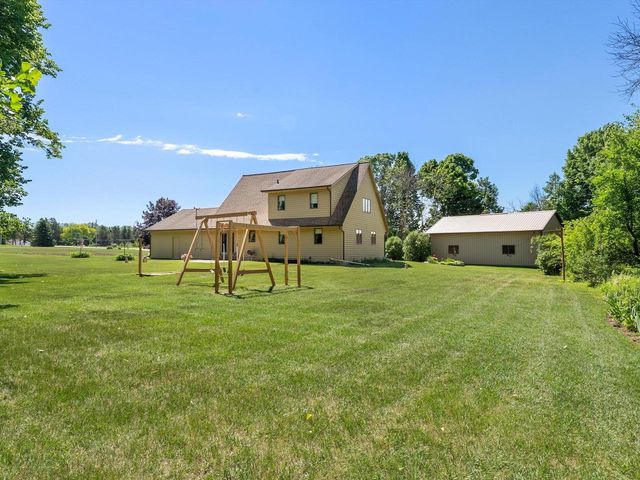 3418 W Twin LANE, Two Rivers, WI 54241