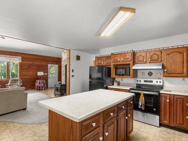3418 W Twin LANE, Two Rivers, WI 54241
