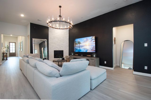 16 Mariposa Woods Dr, Tomball, TX 77375