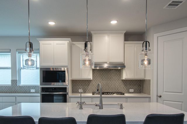 16 Mariposa Woods Dr, Tomball, TX 77375