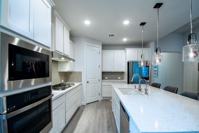 16 Mariposa Woods Dr, Tomball, TX 77375