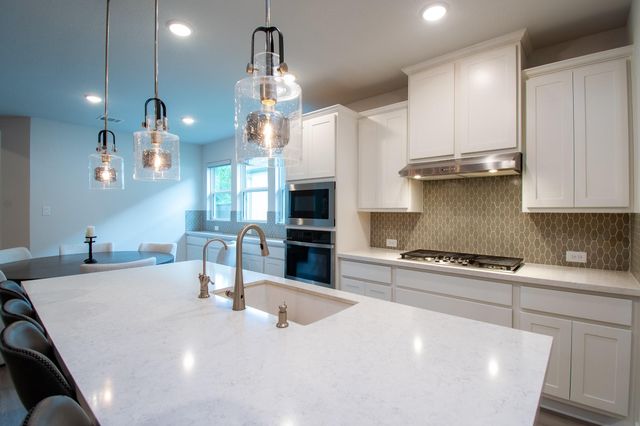 16 Mariposa Woods Dr, Tomball, TX 77375