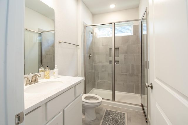 16 Mariposa Woods Dr, Tomball, TX 77375