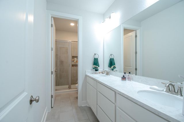 16 Mariposa Woods Dr, Tomball, TX 77375