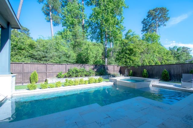 16 Mariposa Woods Dr, Tomball, TX 77375
