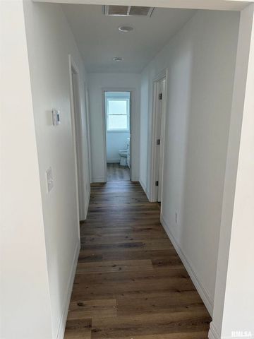 924 N ALMOND Street, Carbondale, IL 62901