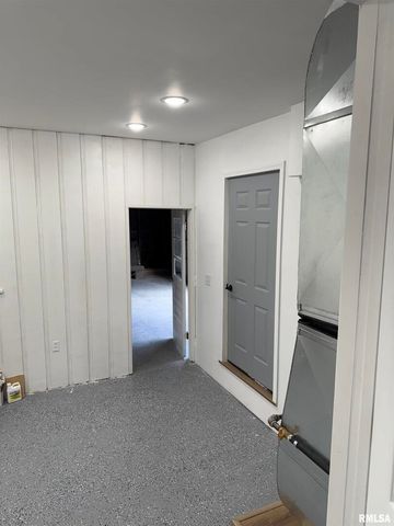 924 N ALMOND Street, Carbondale, IL 62901