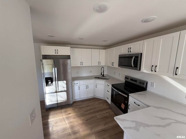 924 N ALMOND Street, Carbondale, IL 62901