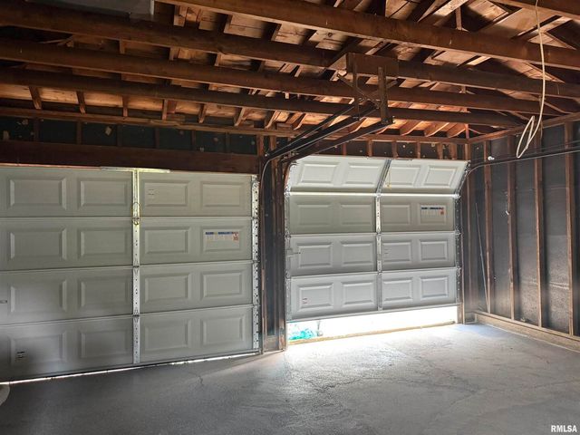 924 N ALMOND Street, Carbondale, IL 62901