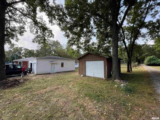 924 N ALMOND Street, Carbondale, IL 62901