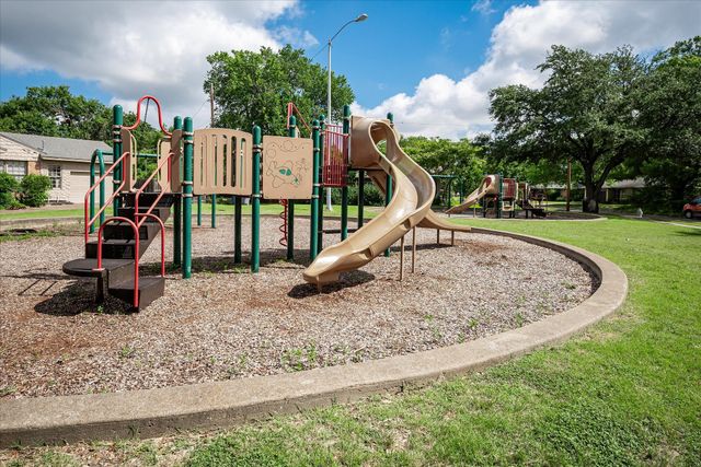 1631 Macmanus Drive, Dallas, TX 75228