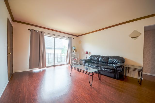 916 S Plum Grove Road 223, Palatine, IL 60067