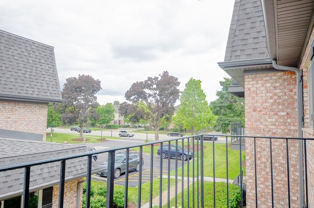 916 S Plum Grove Road 223, Palatine, IL 60067