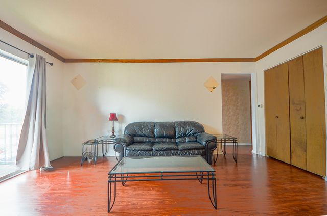 916 S Plum Grove Road 223, Palatine, IL 60067