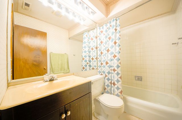 916 S Plum Grove Road 223, Palatine, IL 60067