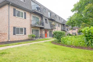 916 S Plum Grove Road 223, Palatine, IL 60067