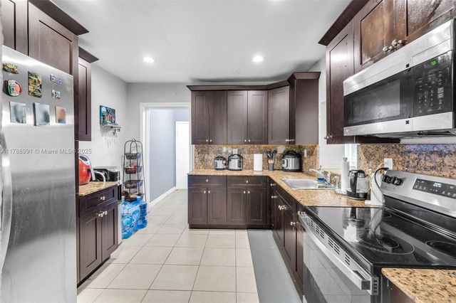 2740 NW 175th St, Miami Gardens, FL 33056