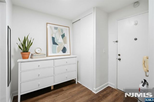 401 Park Place 1E, Fort Lee, NJ 07024