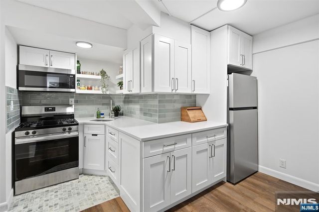 401 Park Place 1E, Fort Lee, NJ 07024