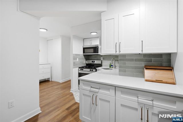 401 Park Place 1E, Fort Lee, NJ 07024