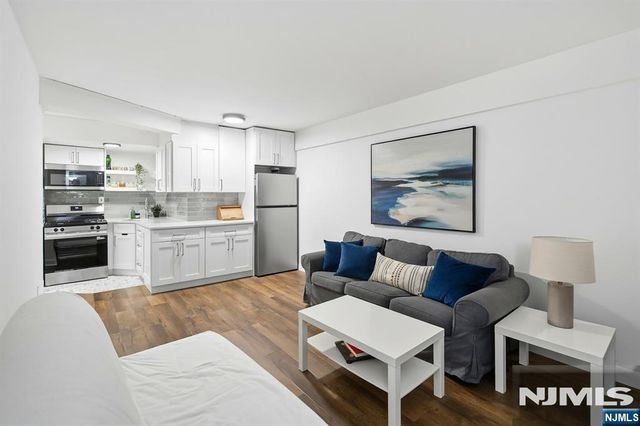 401 Park Place 1E, Fort Lee, NJ 07024