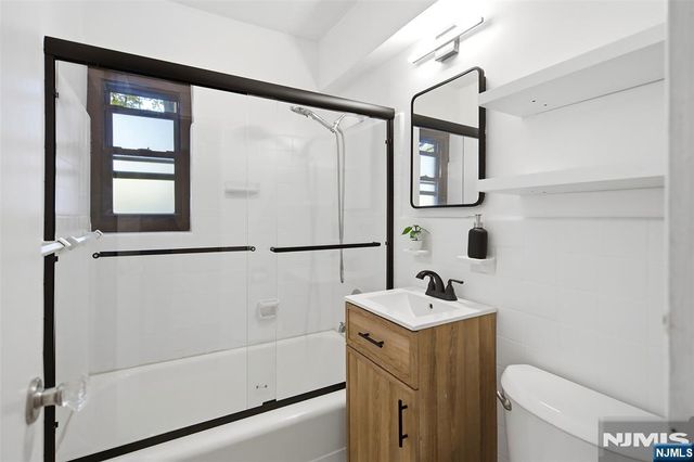 401 Park Place 1E, Fort Lee, NJ 07024