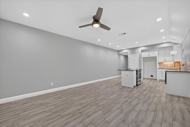 608 E College Street 610, Sherman, TX 75090