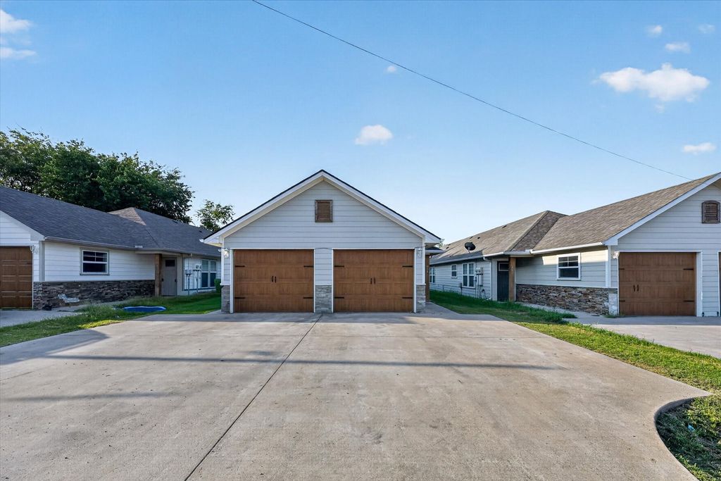 608 E College Street 610, Sherman, TX 75090