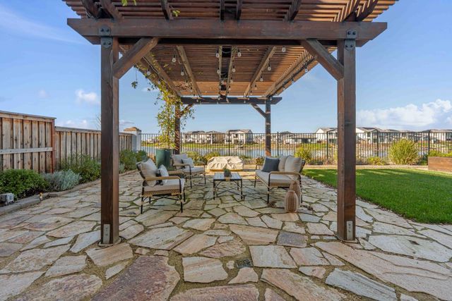 3267 Talbot Dr, Lathrop, CA 95330