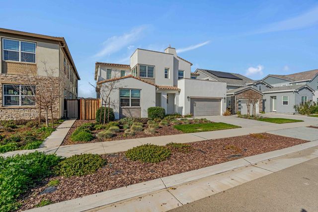 3267 Talbot Dr, Lathrop, CA 95330