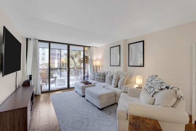 20 Royal Palm Way 204, Boca Raton, FL 33432