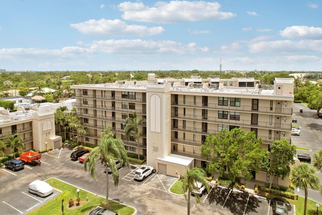 20 Royal Palm Way 204, Boca Raton, FL 33432