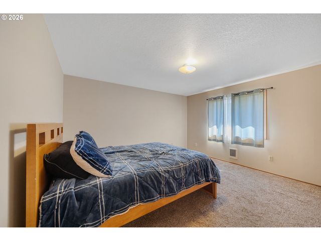 126 N HARBOR St, Rockaway Beach, OR 97136