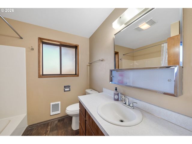 126 N HARBOR St, Rockaway Beach, OR 97136