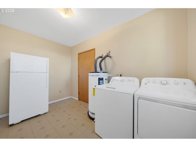 126 N HARBOR St, Rockaway Beach, OR 97136