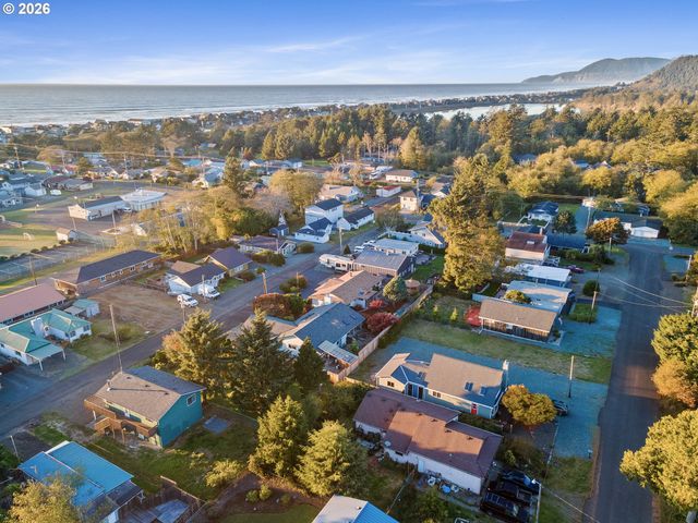 126 N HARBOR St, Rockaway Beach, OR 97136