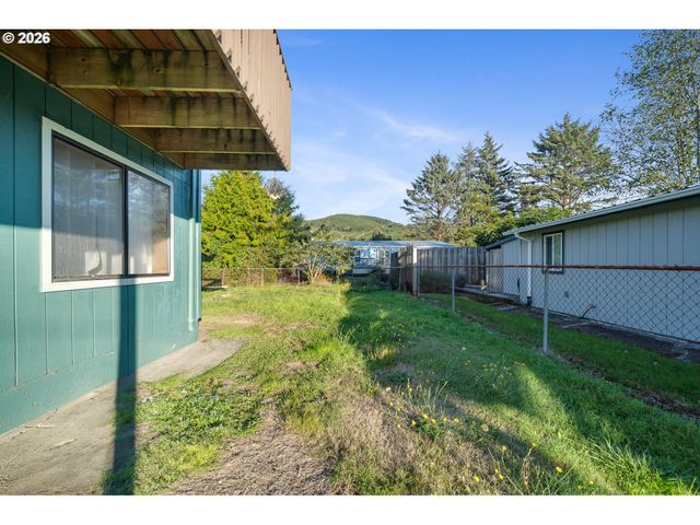 126 N HARBOR St, Rockaway Beach, OR 97136