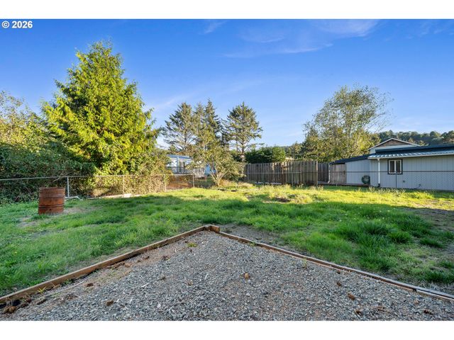 126 N HARBOR St, Rockaway Beach, OR 97136