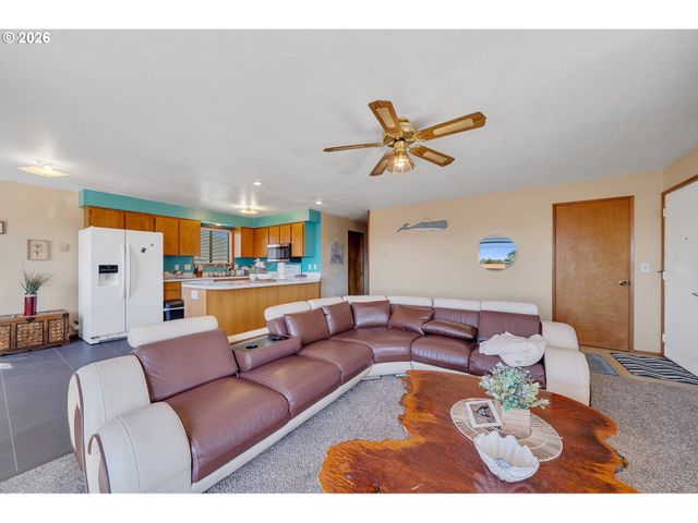 126 N HARBOR St, Rockaway Beach, OR 97136