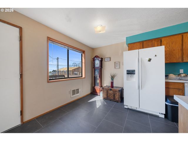 126 N HARBOR St, Rockaway Beach, OR 97136