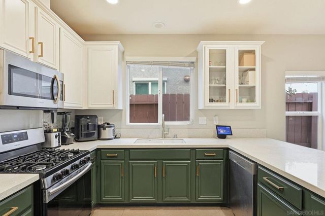 522 Mary Lane, El Cajon, CA 92021